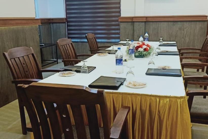 Kallada Mamatha Motels Kunnamkulam Buitenkant foto