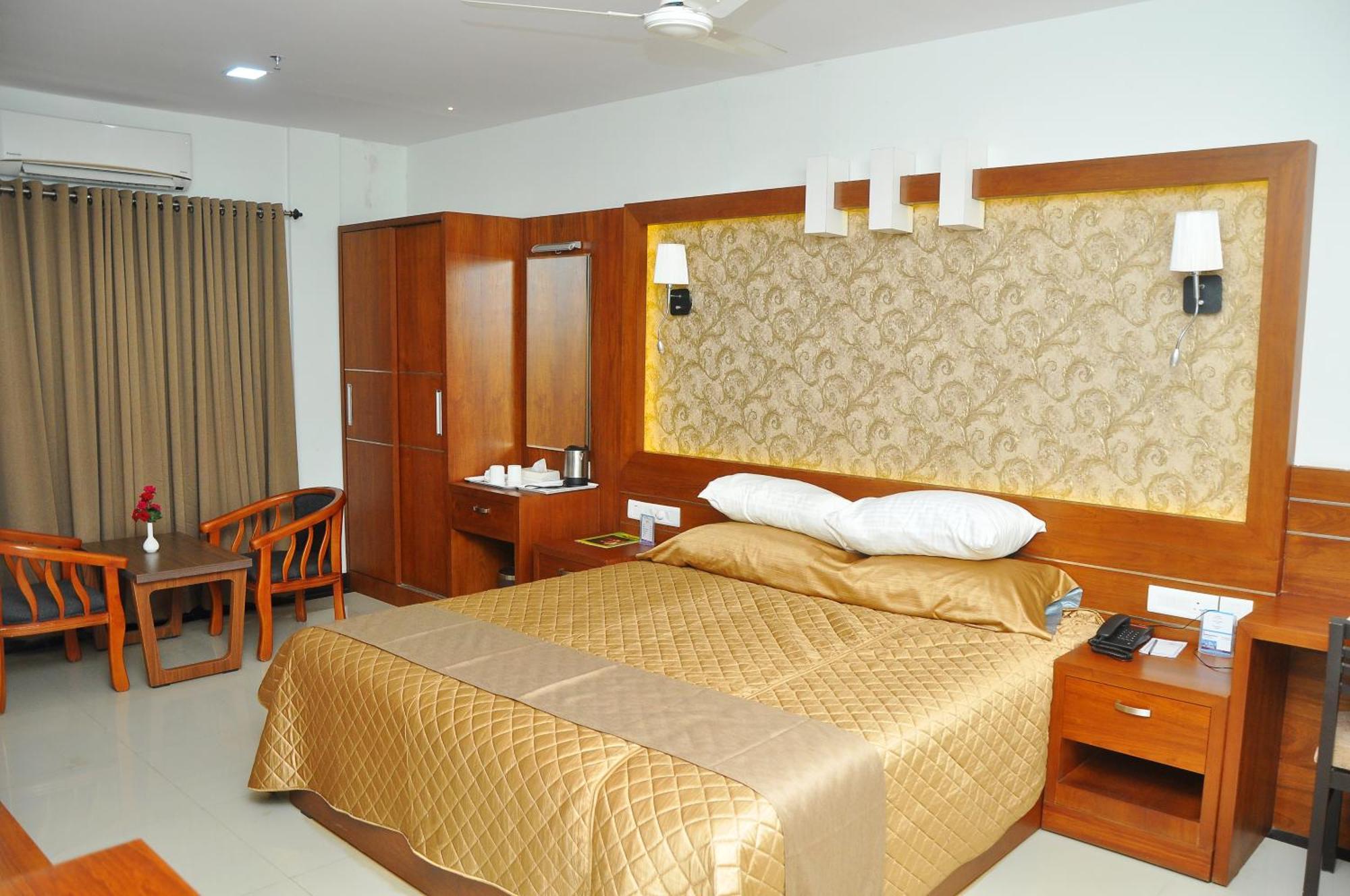 Kallada Mamatha Motels Kunnamkulam Buitenkant foto